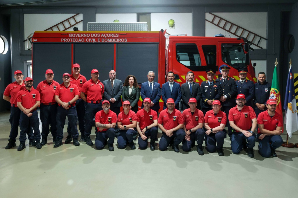  José Manuel Bolieiro concretiza investimento para modernização da frota dos bombeiros