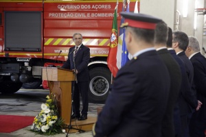 José Manuel Bolieiro entrega duas novas ambulâncias à Associação de Bombeiros de Ponta Delgada e reforça “compromisso” com a Proteção Civil