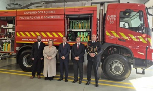 Alonso Miguel entrega viatura de combate a incêndios à Associação Humanitária de Bombeiros Voluntários de Angra do Heroísmo